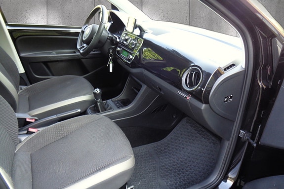 Volkswagen UP! 13 of 30