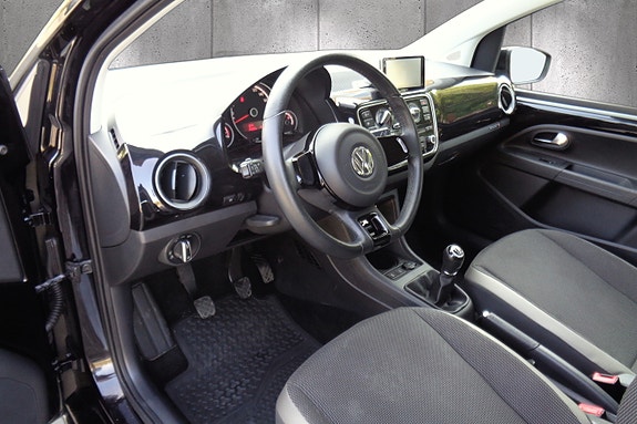 Volkswagen UP! 11 of 30