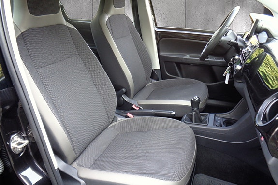 Volkswagen UP! 14 of 30
