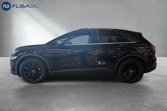 Audi e-tron 3 of 5
