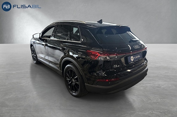 Audi e-tron 4 of 5