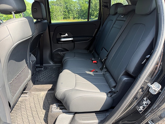 Mercedes-Benz EQB300 3 of 5