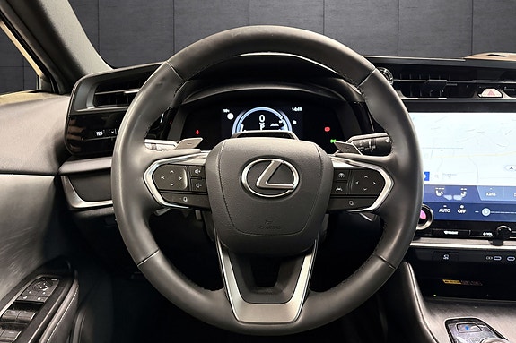 Lexus RZ450e 9 of 19