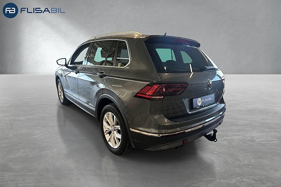 Volkswagen Tiguan 5 of 5