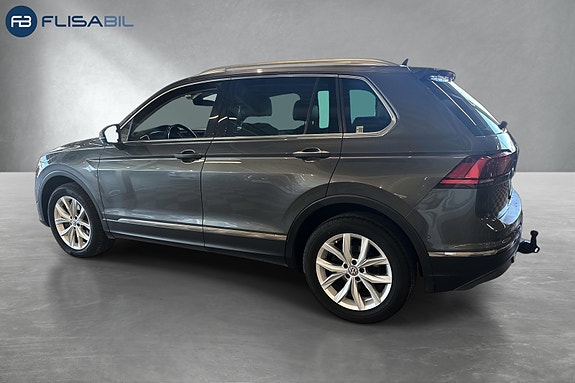 Volkswagen Tiguan 4 of 5