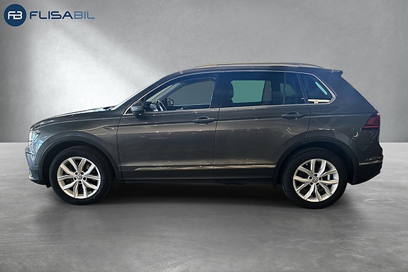 Volkswagen Tiguan 3 of 5