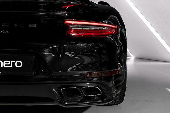 Porsche 911 4 of 5
