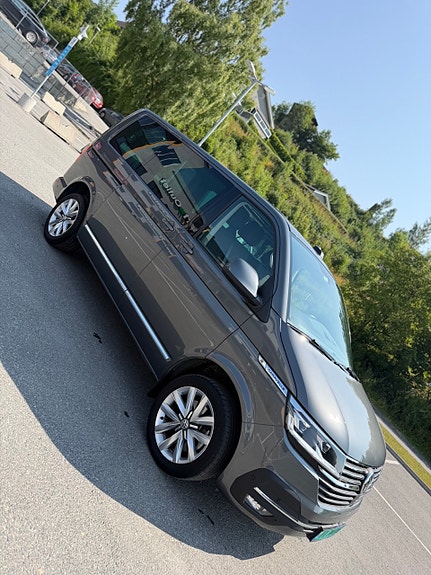 Volkswagen Caravelle 3 of 5