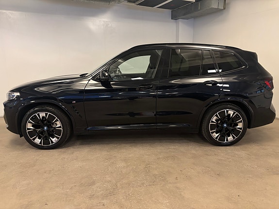 BMW iX3 3 of 5