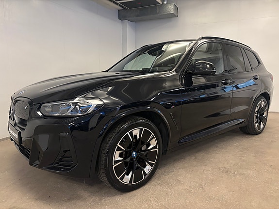 BMW iX3 2 of 5