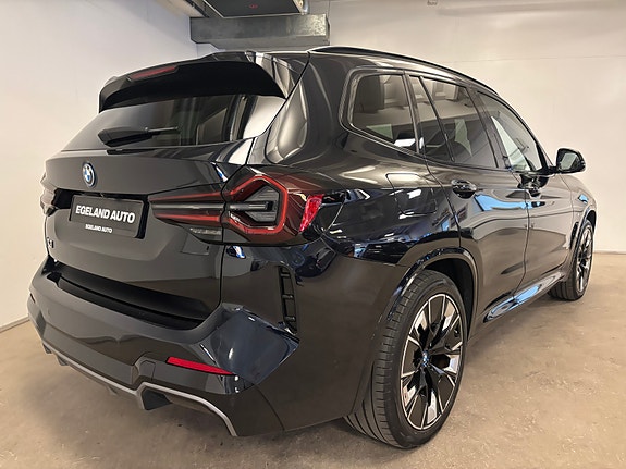 BMW iX3 5 of 5