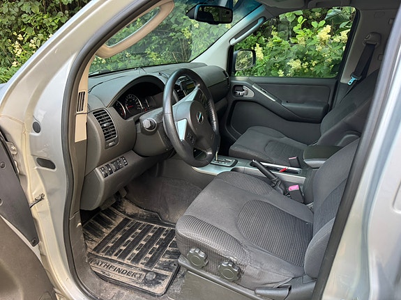 Nissan Pathfinder 4 of 5