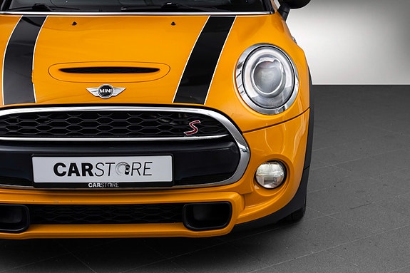 MINI Cooper 4 of 5