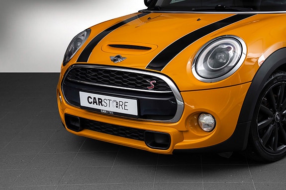 MINI Cooper 2 of 5