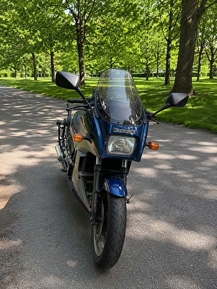 Kawasaki ZX900A2 2 of 3