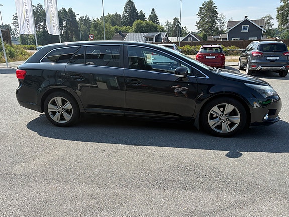 Toyota Avensis 5 of 5