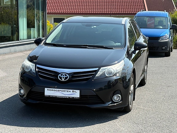 Toyota Avensis 2 of 5