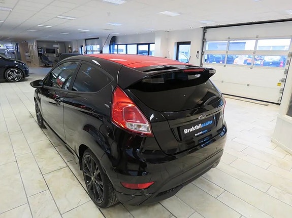 Ford Fiesta 3 of 5