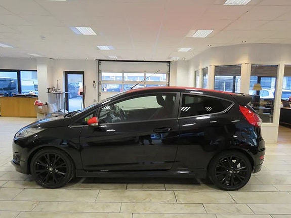 Ford Fiesta 2 of 5