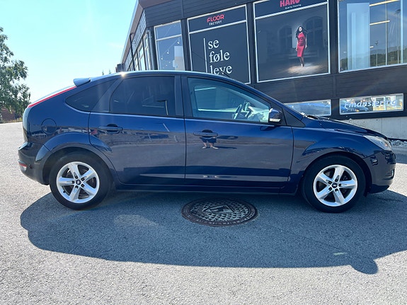 Ford Focus 2 of 5