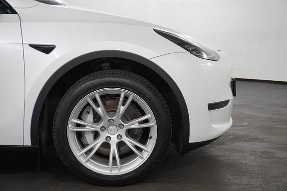 Tesla Model Y 2 of 5
