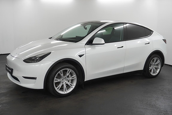 Tesla Model Y 5 of 5