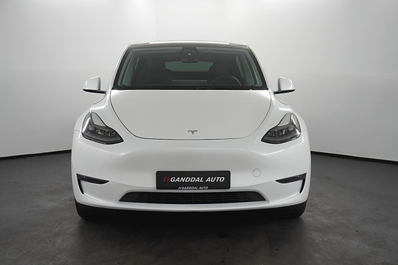 Tesla Model Y 3 of 5