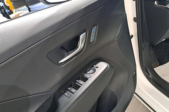 Hyundai Kona 17 of 25