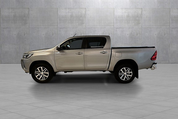 Toyota HiLux 2 of 5