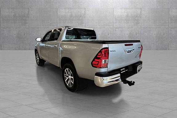 Toyota HiLux 3 of 5