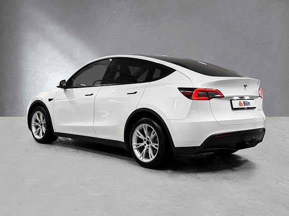 Tesla Model Y 3 of 5