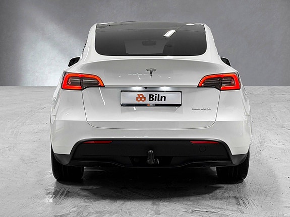 Tesla Model Y 5 of 5
