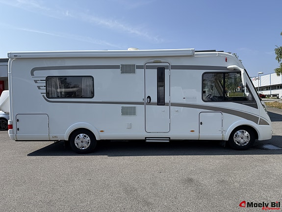 Hymer B 668 PL-PREMIUM LINE-3,0L-REGISTERKJEDE-HYDRAULISKE STØTTEBEN-MARKISE-ALDE-GASSKOMFYR-ENKLE SENGER-SENKESENG++ 2 of 5