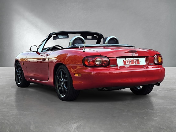 Mazda MX-5 2 of 5