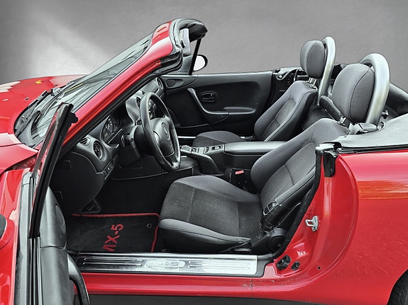 Mazda MX-5 9 of 22