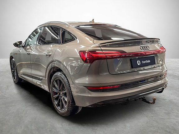 Audi e-tron Sportback 3 of 5