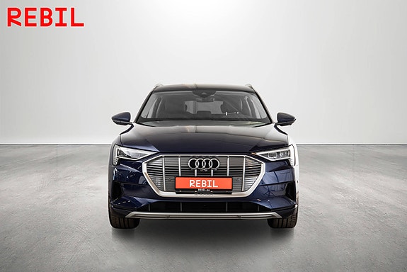 Audi e-tron 3 of 5