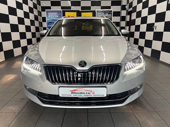 Skoda Superb 3 of 5