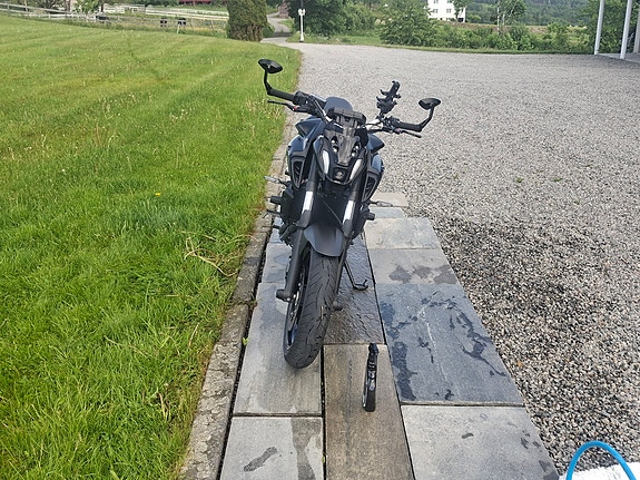 Yamaha MT-07 2 of 5