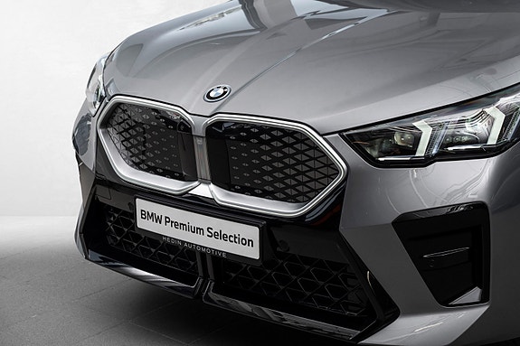 BMW iX2 6 of 28
