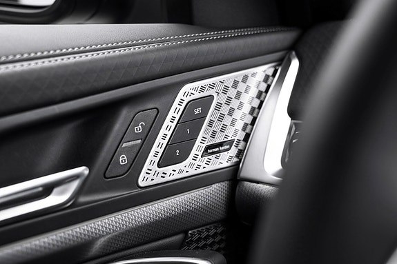 BMW iX2 22 of 28