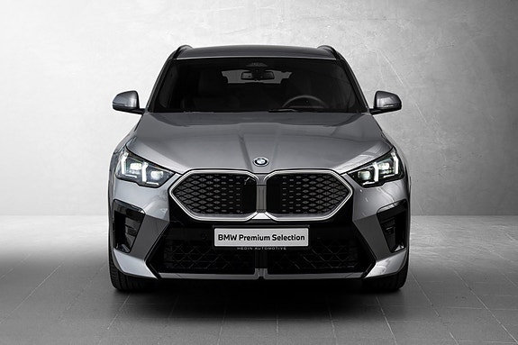 BMW iX2 3 of 5