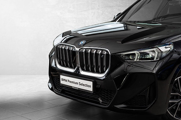 BMW iX1 2 of 5