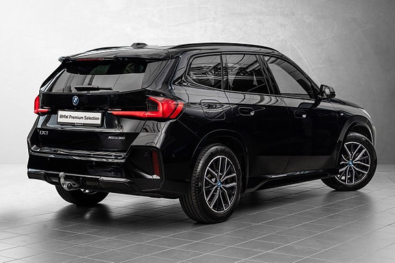 BMW iX1 5 of 5