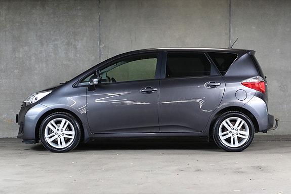 Toyota Verso-S 4 of 5