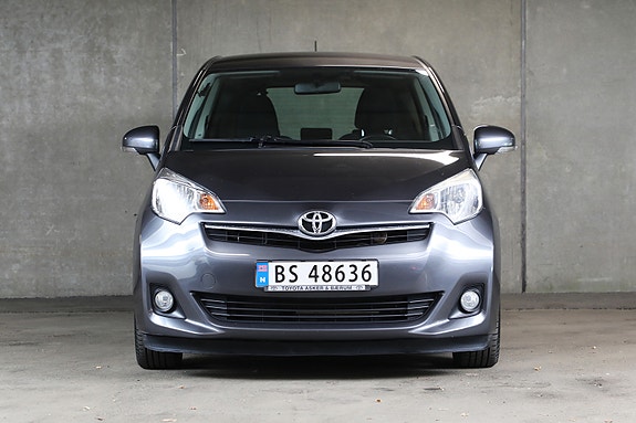 Toyota Verso-S 3 of 5