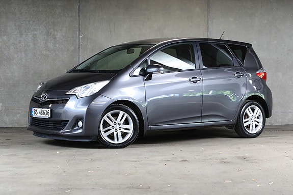 Toyota Verso-S 2 of 5