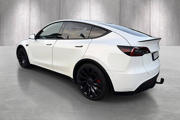 Tesla Model Y 5 of 5