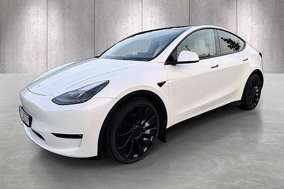 Tesla Model Y 3 of 5