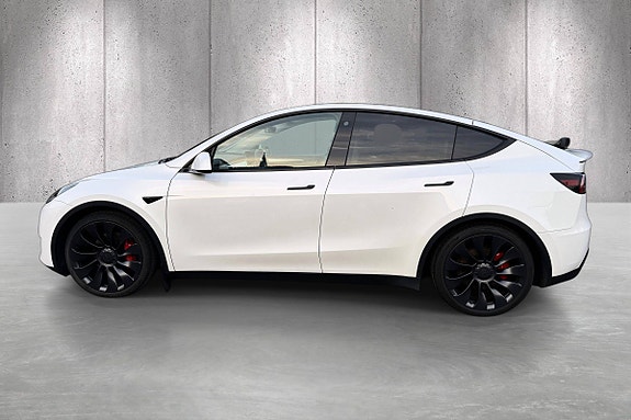 Tesla Model Y 4 of 5